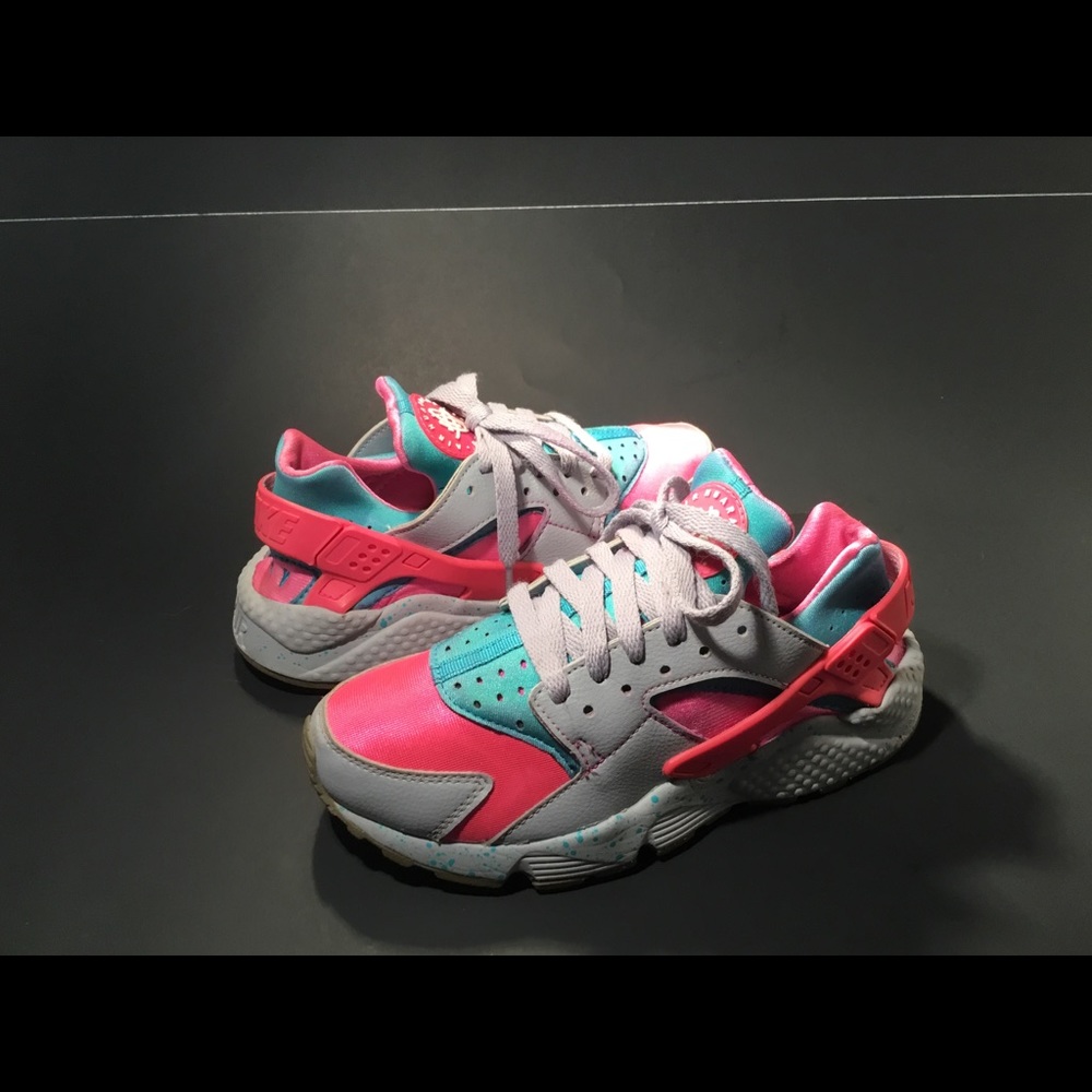 Women’s Nike Air Huarache Shoes Sz 7M Multicolor